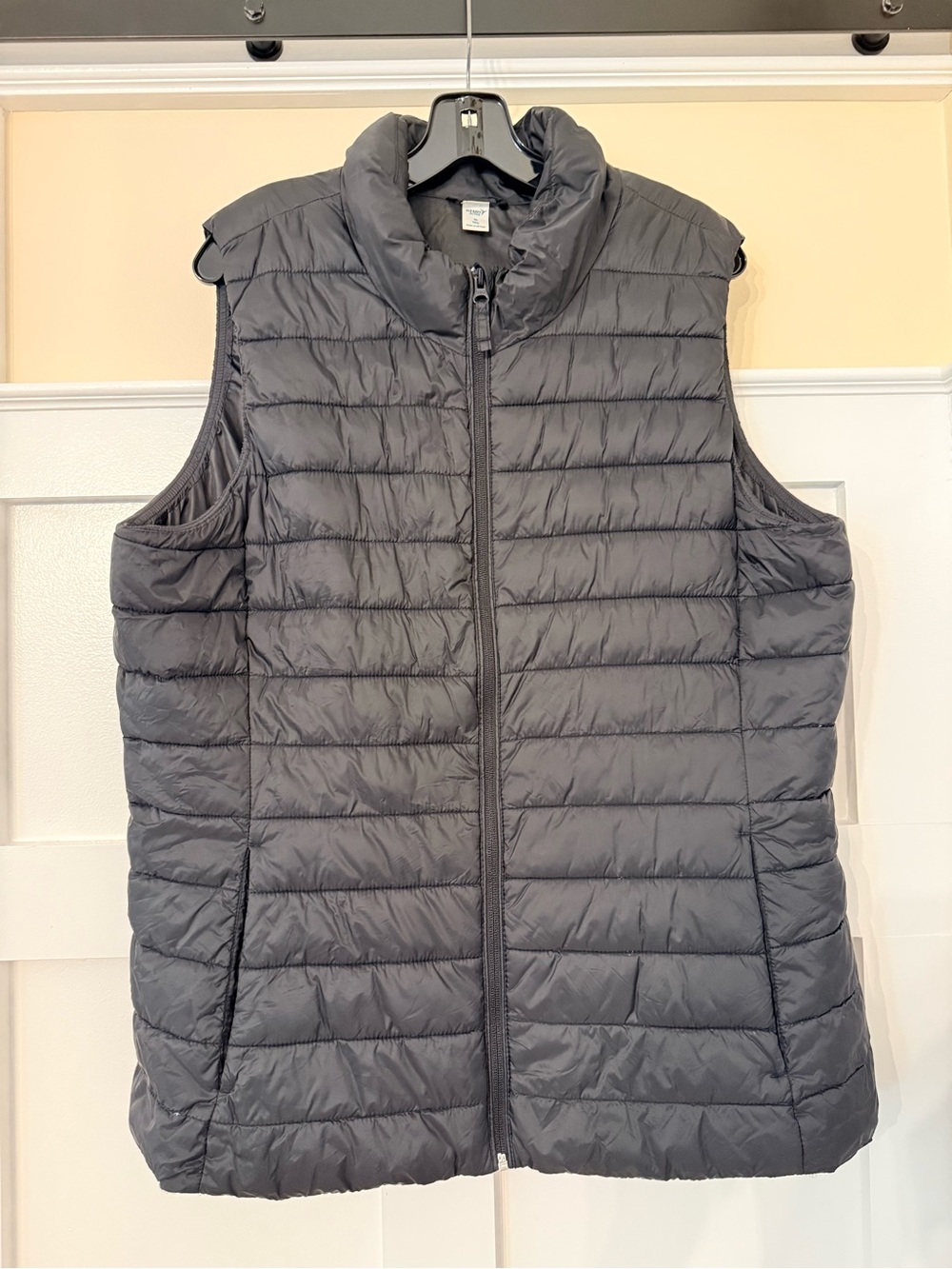 Woman’s Old Navy Active XL tall puffer vest